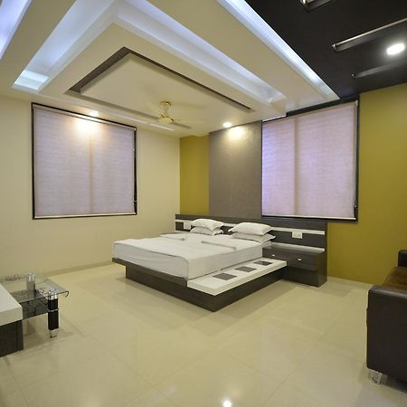 Hotel Radhe Krishna Solapur Exterior photo
